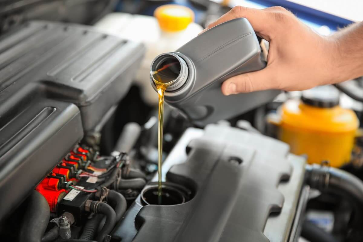 ¿Cuándo se debe cambiar el aceite del coche?