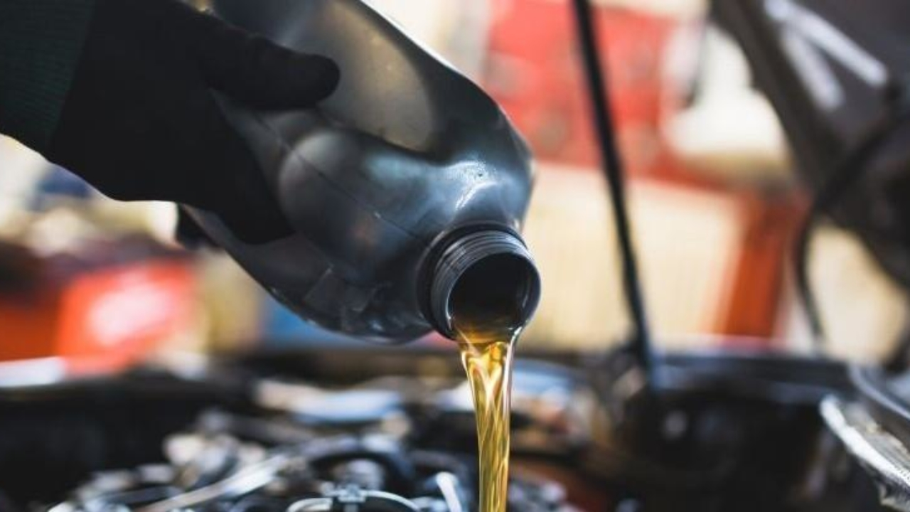 ¿Cuánto es el consumo normal de aceite en un auto?