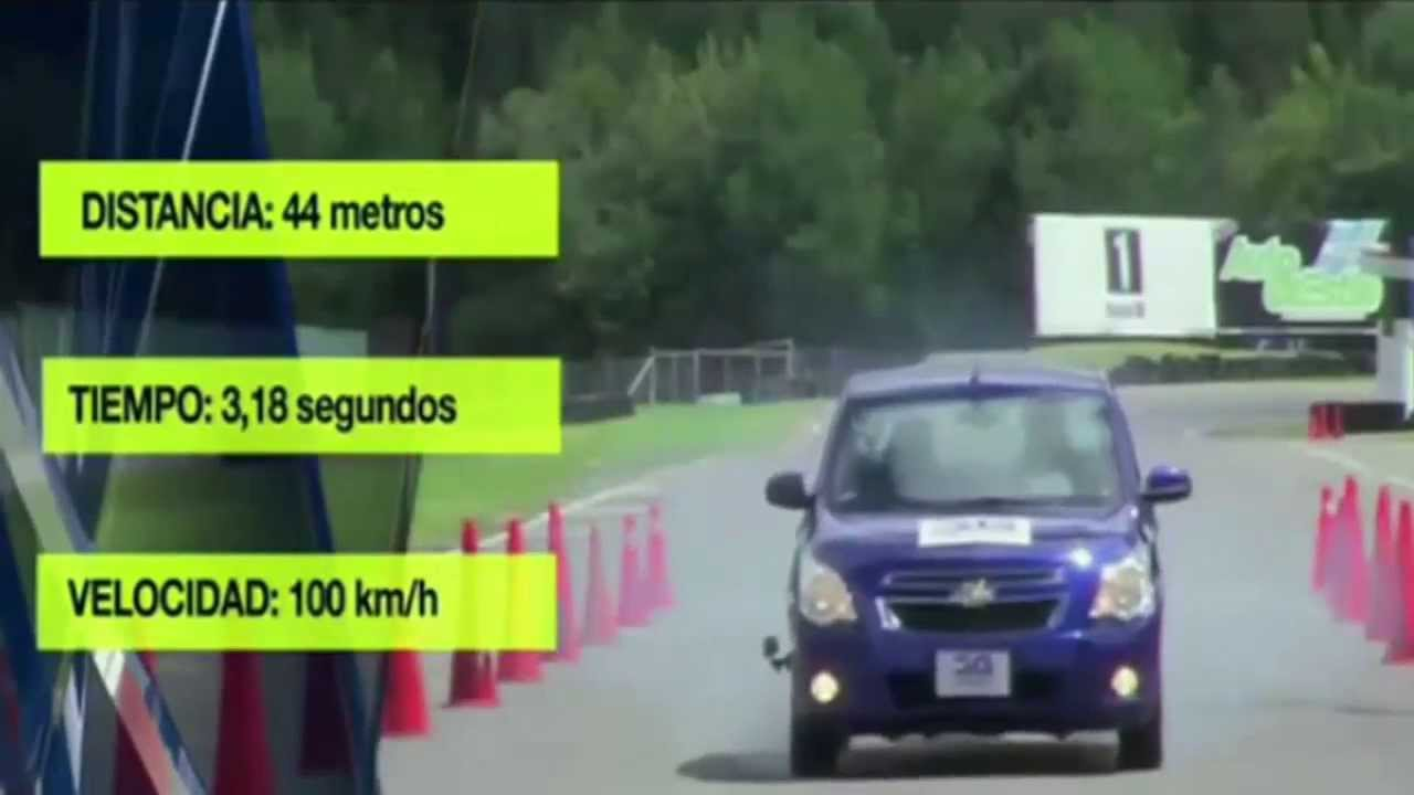 ¿Cuánto tarda en frenar un coche a 120?