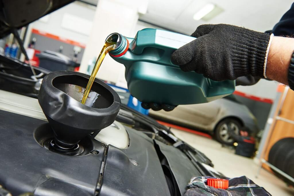 ¿Cuánto tiempo se puede estar sin cambiar el aceite del coche?