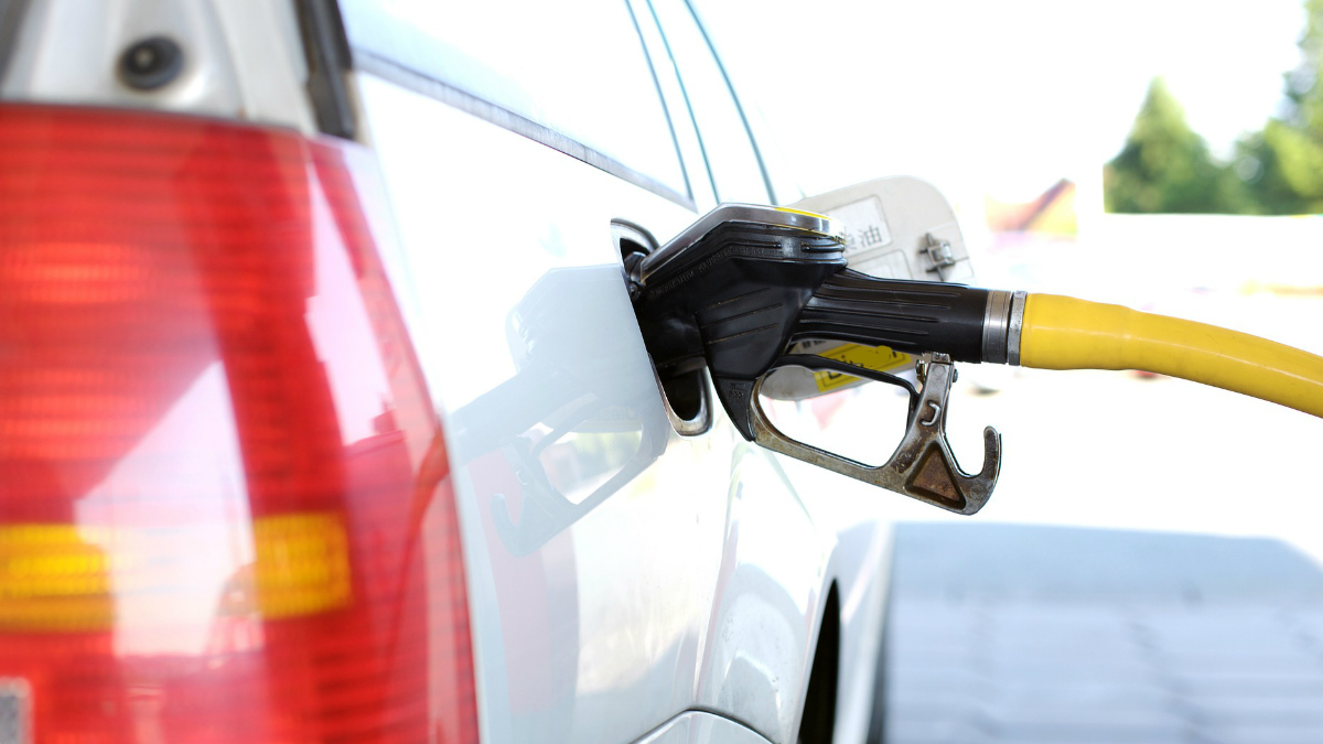 ¿Qué pasa si pones aceite en el tanque de gasolina?